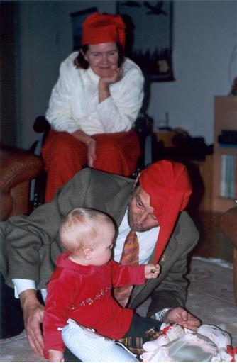 [Elli, Timo ja Sylvi jouluna 2002]